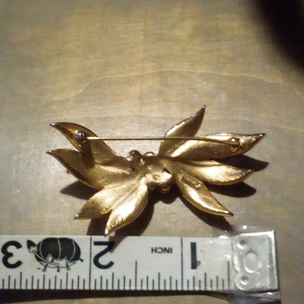 Vintage Trifari Gold Tone Faux Pearl Brooch Pin